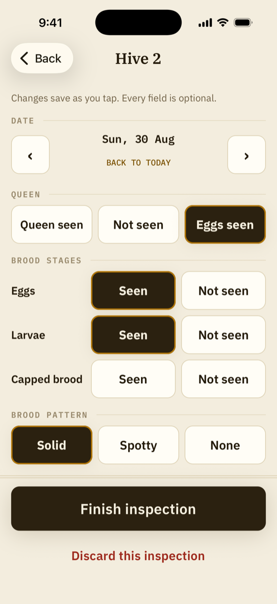 The HiveNote inspection form: large glove-sized controls for queen sighting, brood pattern, queen cells and frame counts
